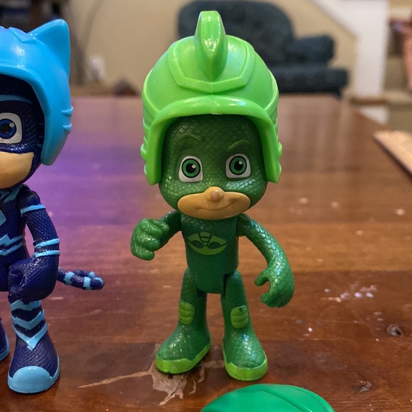 PJ Mask Figures with helmets and one shield - Picture 6 of 9